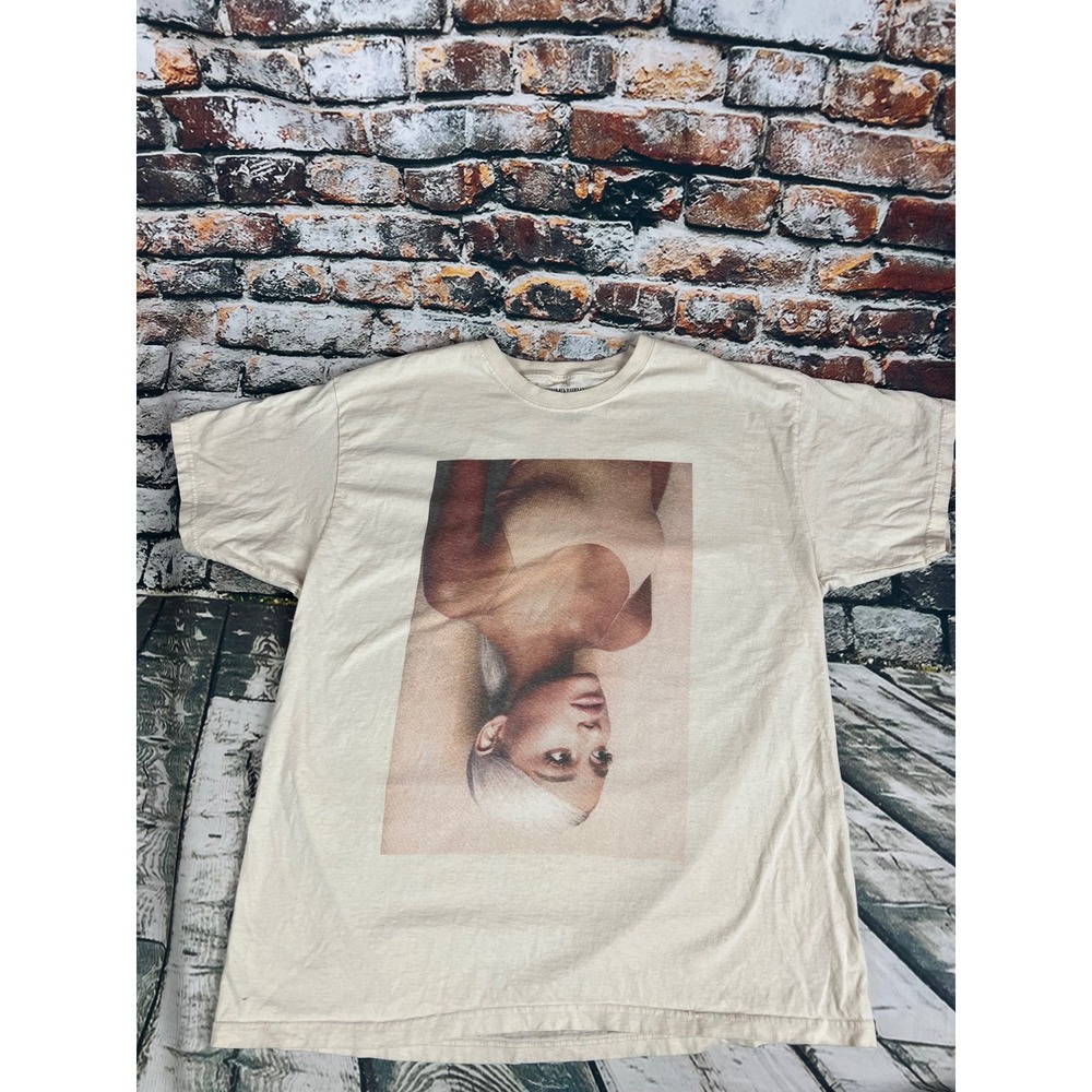 Ariana Grande Sweetener World Tour Graphic T-Shirt Cream Beige  Large L